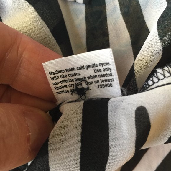 a.n.a. Zebra Print Sheer Button-Front Blouse Size L Black & White - Picture 9 of 14
